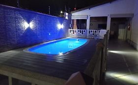 Kitnet com piscina em cond fechado a 200 m da praia com wi-fi
